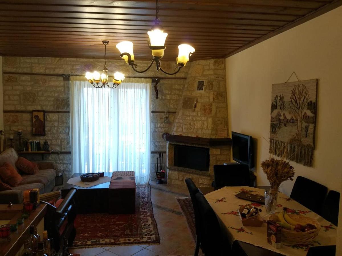 Вилла La Casa Di Pietra Карпенисион Экстерьер фото